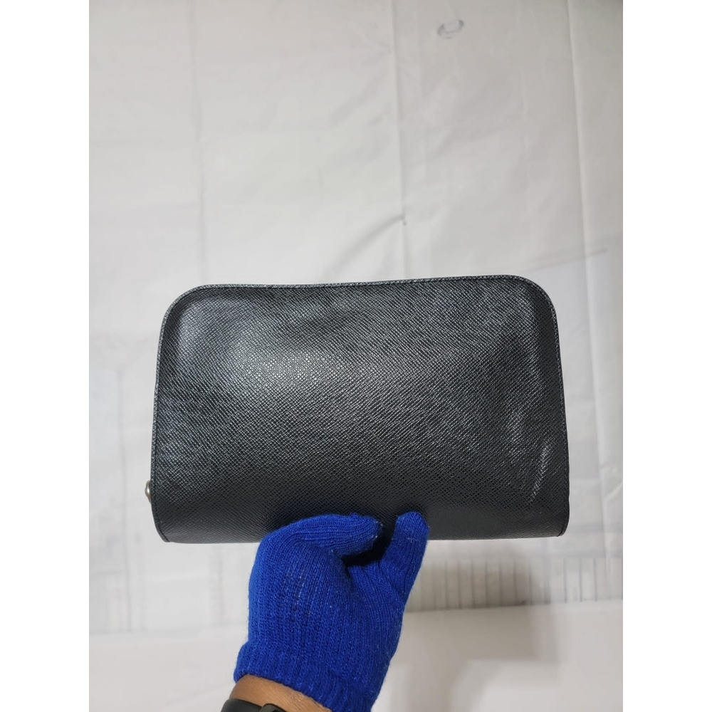 LOUIS VUITTONTaiga Baikal Pochette Ardoise